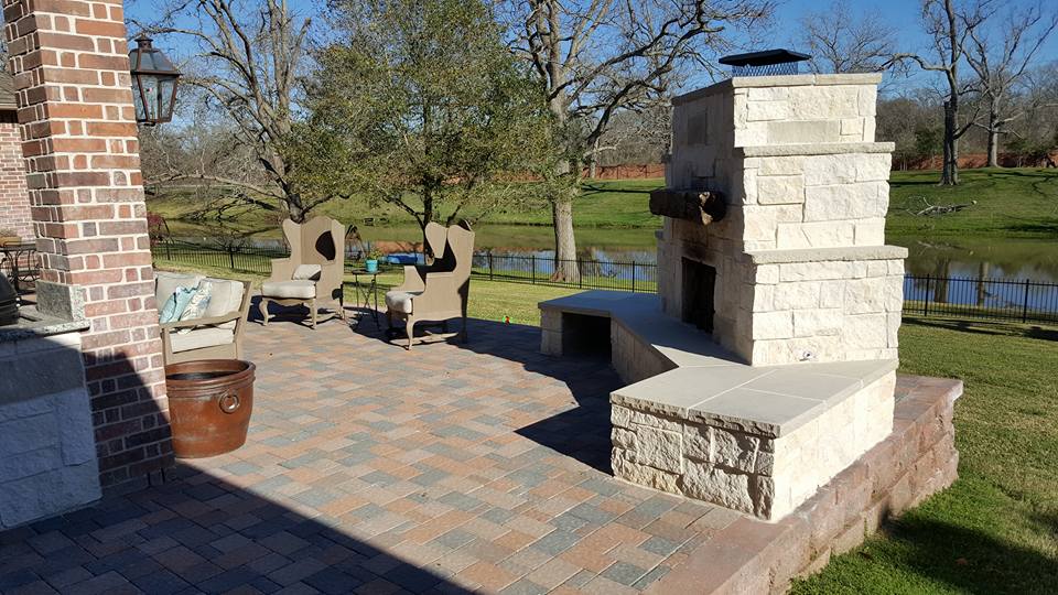 Notice how the fireplace placement maximizes the heat spread it’ll give out while minimizing space taken. 