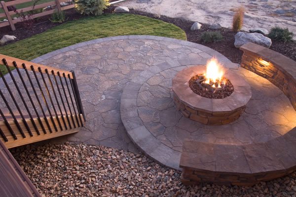 Outdoor Fireplace/Firepits