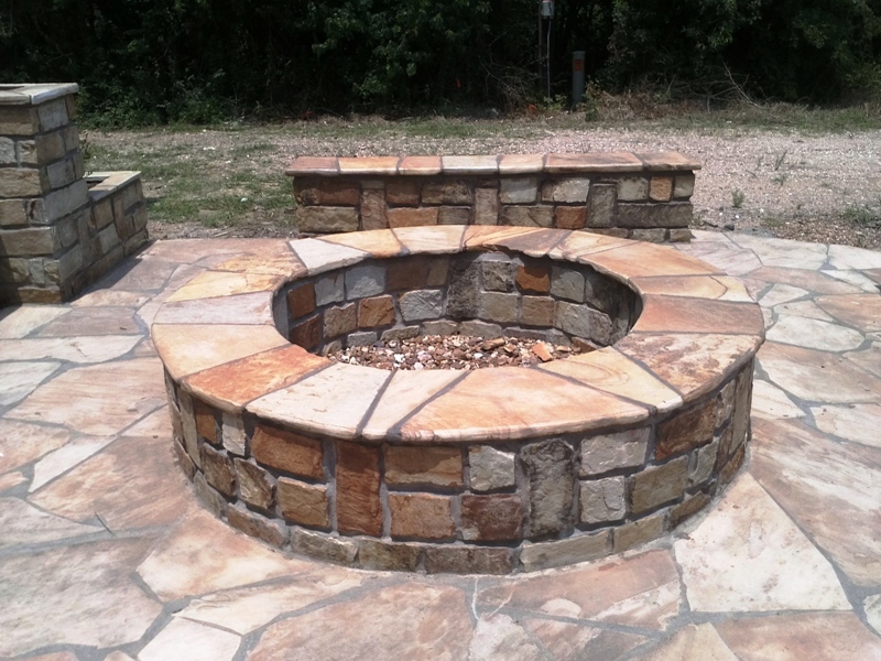 Outdoor Fireplace/Firepits