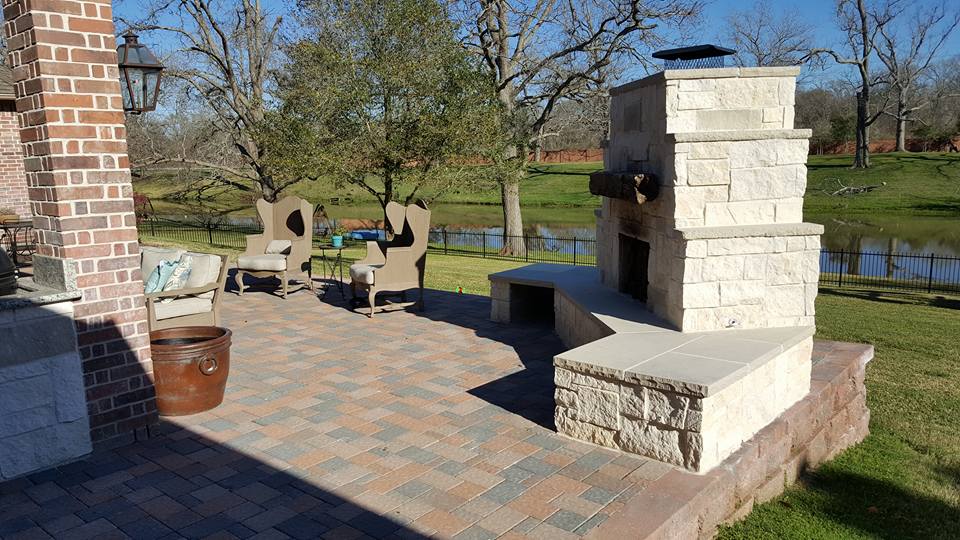 Notice how the fireplace placement maximizes the heat spread it’ll give out while minimizing space taken.